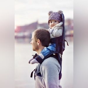 THE MINIMEIS SHOULDER CARRIER